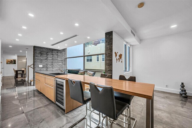 Photo - 1511 NE 4th Pl