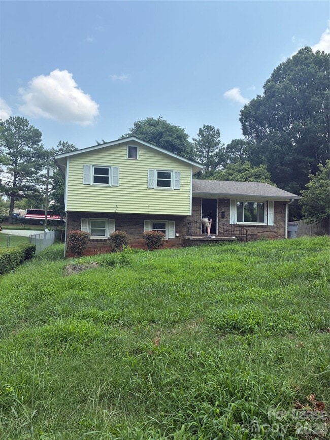 Building Photo - 2334 Senior Dr