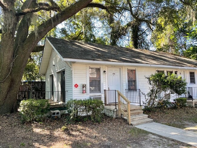 Building Photo - 1BED/1BA Duplex Unit 3418A