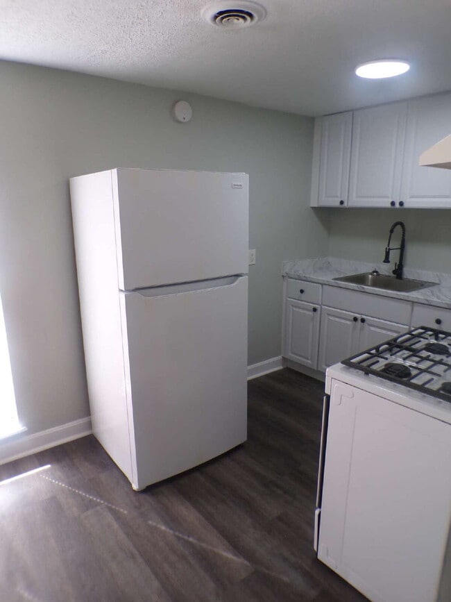 Photo - 2 bedroom 1 bath apartment near Church Hill Downs and University of Louisville, all utilities inc...