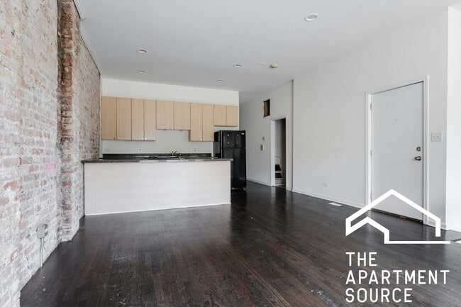 Photo - 2833 W Medill Ave