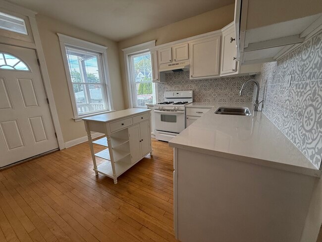 Building Photo - 4034 N Monticello Ave Unit 1