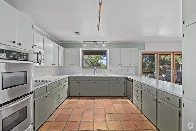 Building Photo - 103 Comet Rental
