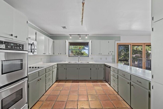 Photo - 103 Comet Casa