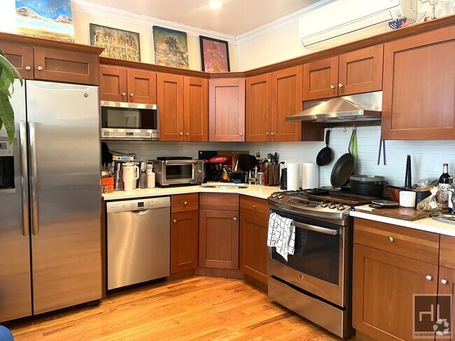 Building Photo - NO FEE - Newly Renovated 2 Bed 2 Bath in C... Unit 2 Rental