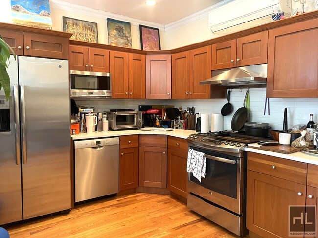 NO FEE - Newly Renovated 2 Bed 2 Bath in C... - NO FEE - Newly Renovated 2 Bed 2 Bath in C... Apartment Unit 2