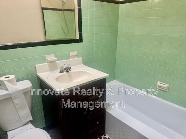 Photo - 910 E Sharpnack St
