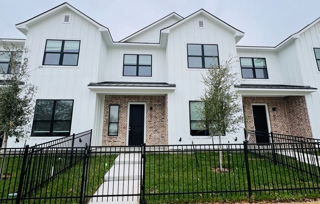 Photo - 201 Fairway Dr