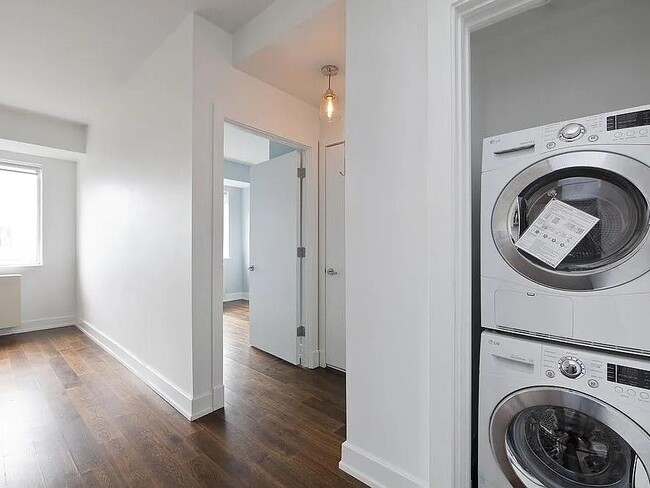 Photo - 100 Maspeth Ave