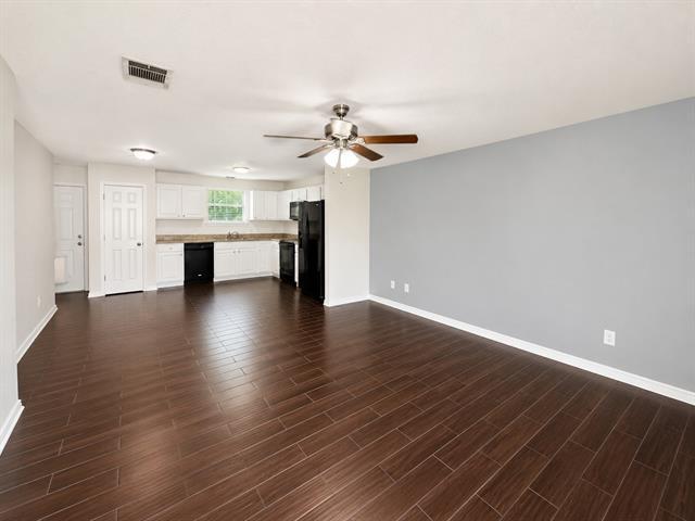 Photo - 203 W Willow St