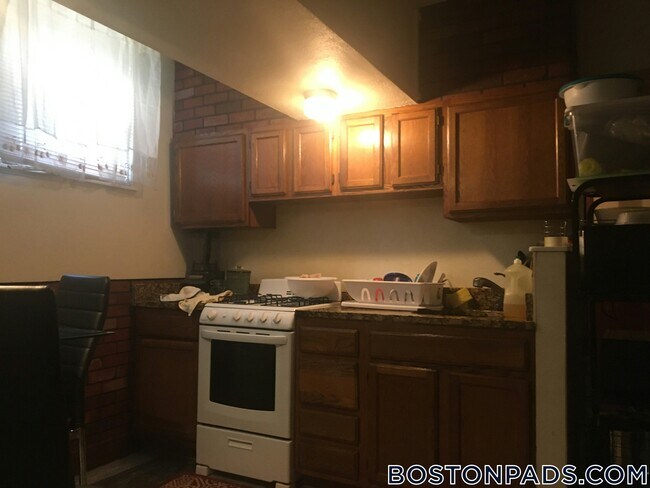 Photo - 96 Maple St Unit b