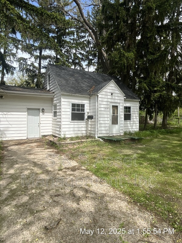 Photo - 717 Maplehill Avenue
