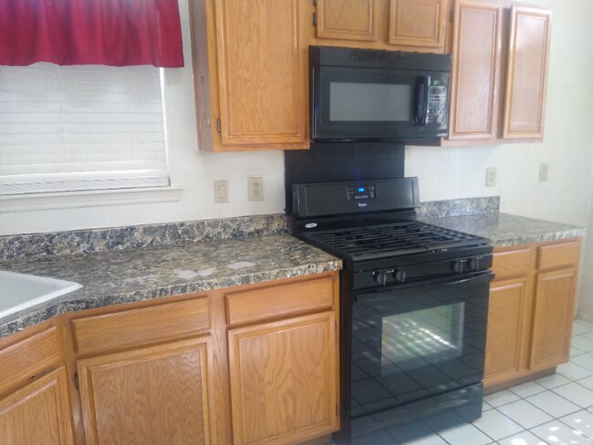 Photo - 415 Valley Mills Dr