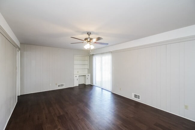 Photo - 107 W Rio Grande St