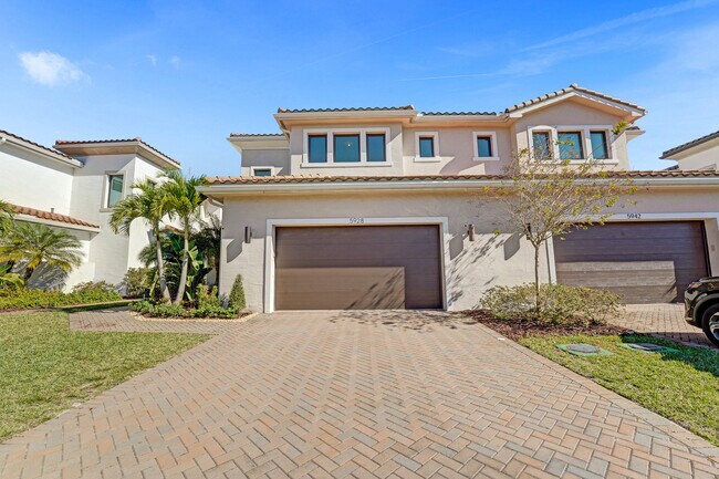 Photo - 5928 Brookfield Cir Townhome