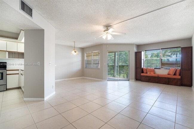 Building Photo - 1000 SW 128th Terrace Unit 312V Rental