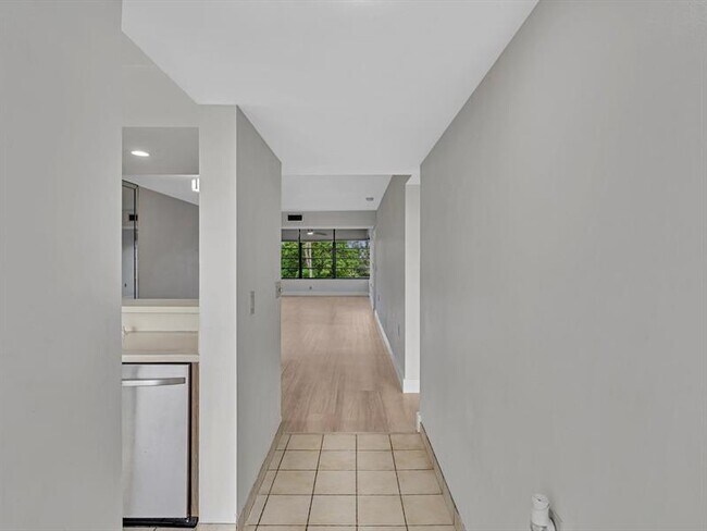 Photo - 1711 Whitehall Dr Unit 306