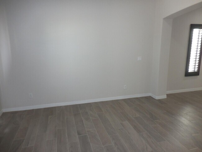 Photo - 213 Epsom Dr