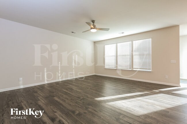 Photo - 558 Hillpark Ln