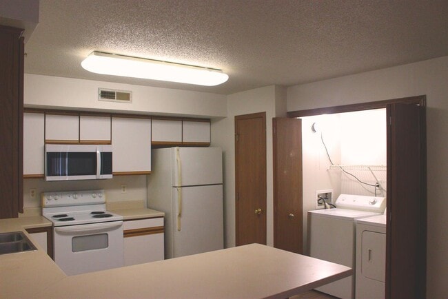 Photo - 560 Penn Ct Unit 4