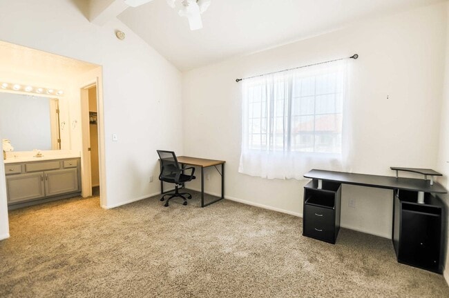 Photo - Cute 2 Bedroom Condo FOR RENT!