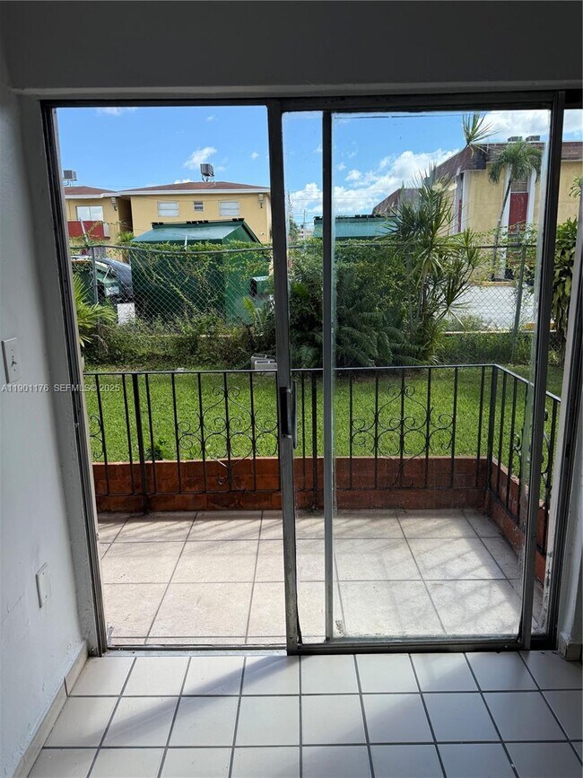 Building Photo - 1001 NW 45th Ave Unit 107