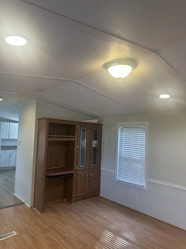 Photo - "Charming 2-Bed, 2-Bath Mobile Home in Hendersonville -206 Friendly Circle Awaits!"