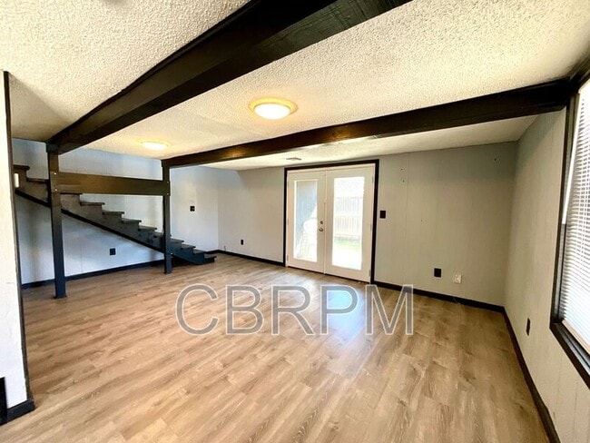 Photo - 2004 30th St