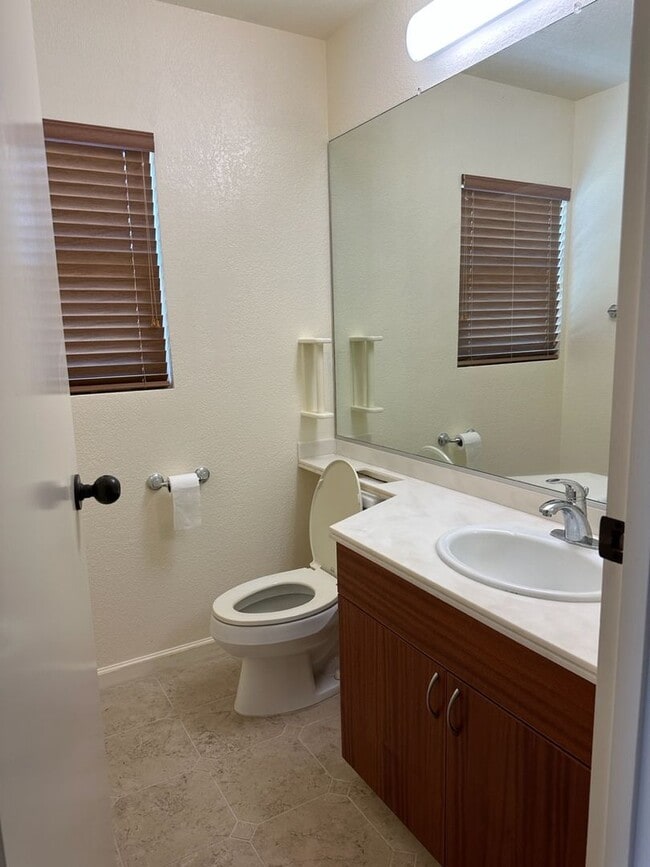 Photo - 4 bedroom 2.5 bath single family home in Mililani