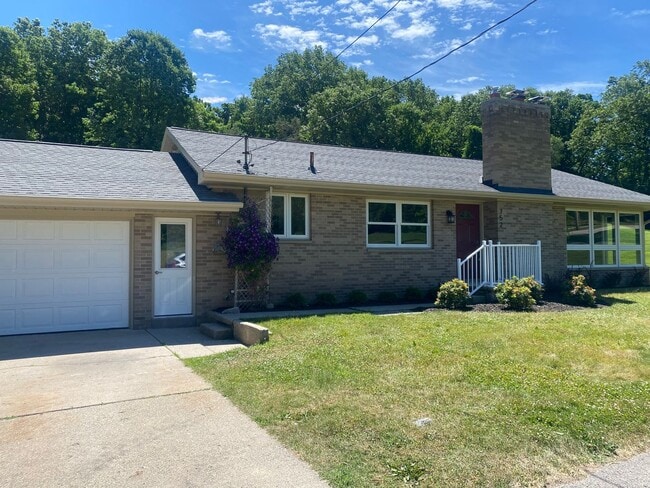 Recently Renovated Home within Walking Dis... - Recently Renovated Home within Walking Dis...
