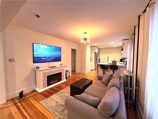 Photo - 18 Apthorp Ave