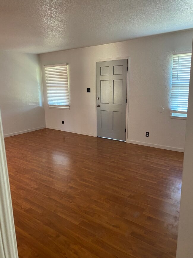 Photo - 1211 E Lansing Way