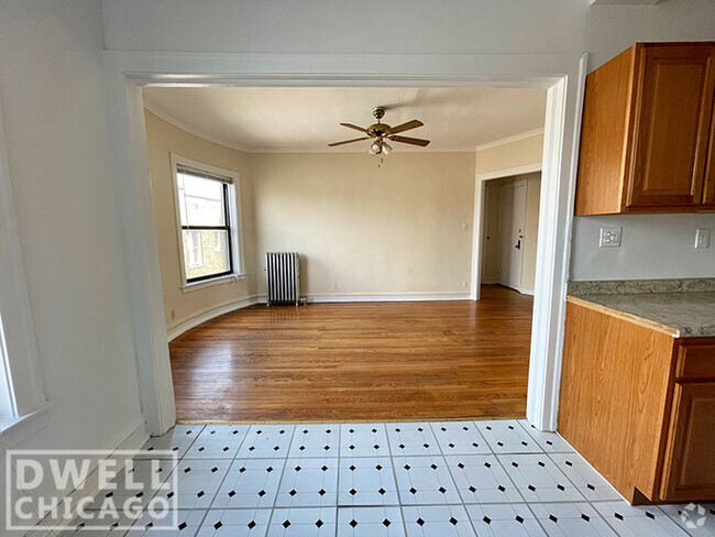 Building Photo - 6816 N Lakewood Ave Unit 6812-3B Rental