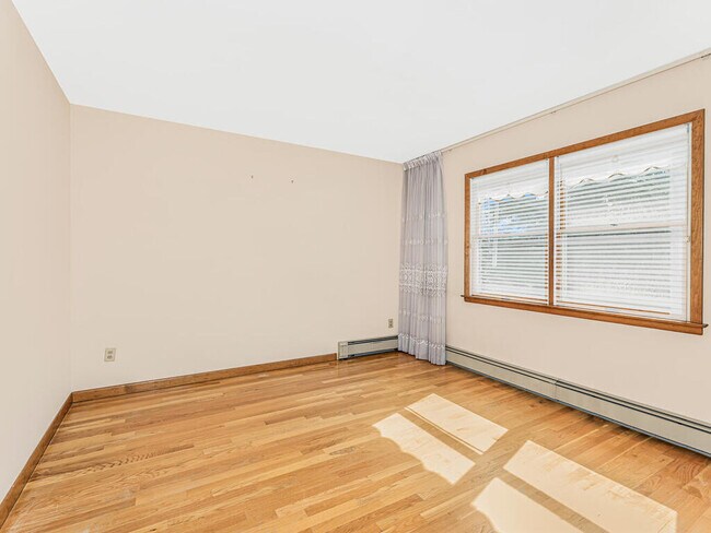 Photo - 243 Lakeview Ave Unit Apt 1