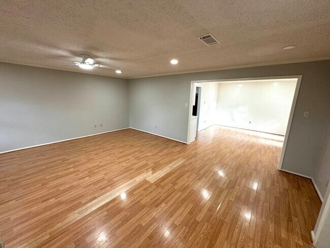 Photo - 6401 Landmark Dr