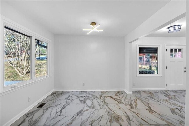 2142 Cloverdale Dr SE