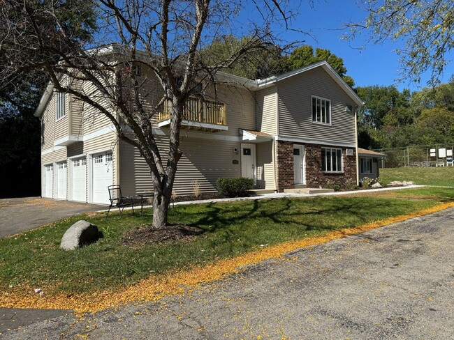 Cedarburg Townhome with attached garage, N... - Cedarburg Townhome with attached garage, N...