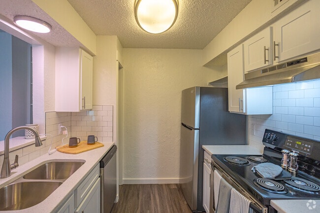 1BR, 1BA - 650SF
