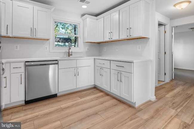 Photo - 1314 Hallock Dr