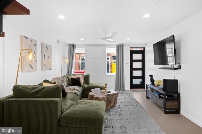 Photo - 1226 Gerritt St