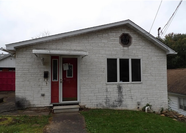 Building Photo - Newly Renovated 3 Bed/1 Bath Single Family... Rental