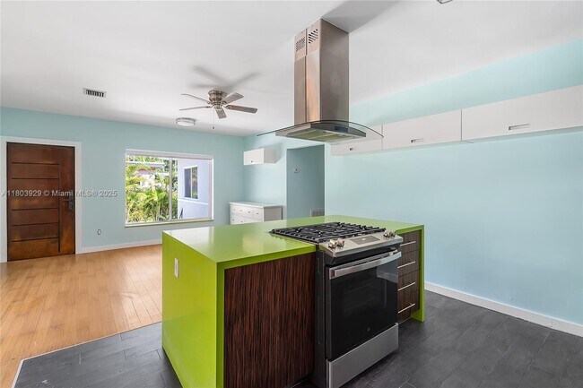 Building Photo - 1600 NE 110th Ter Rental