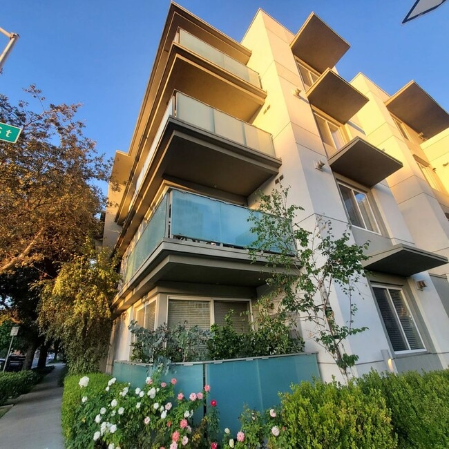 Photo - 160 S Hudson Ave Unidad #110