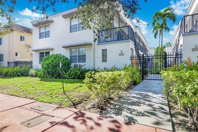 Photo - 974 Biarritz Dr Unit 11
