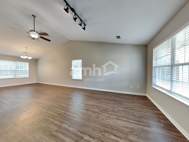 Photo - 104 Remington Ct