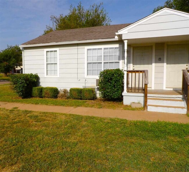 Building Photo - 1165 NW Ozmun Ave Rental