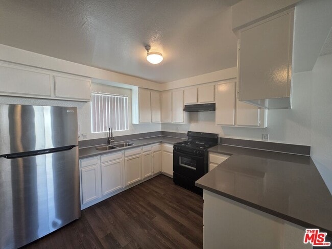 Building Photo - 11716 Oxford Ave Unit 7