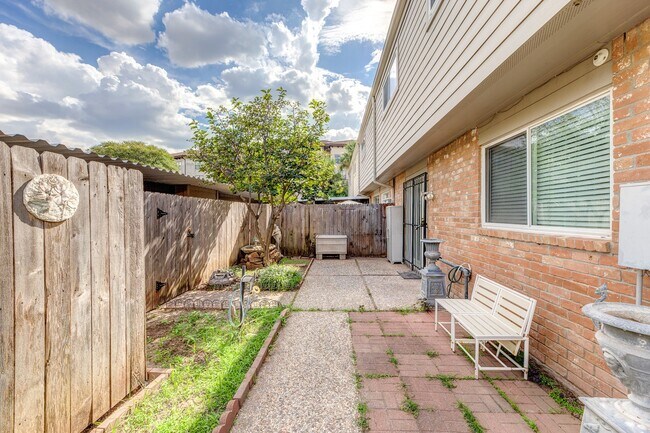 Photo - 7547 Brompton St Unit 7547