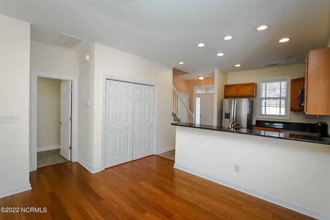 Photo - 533 Village Green Dr Unit A