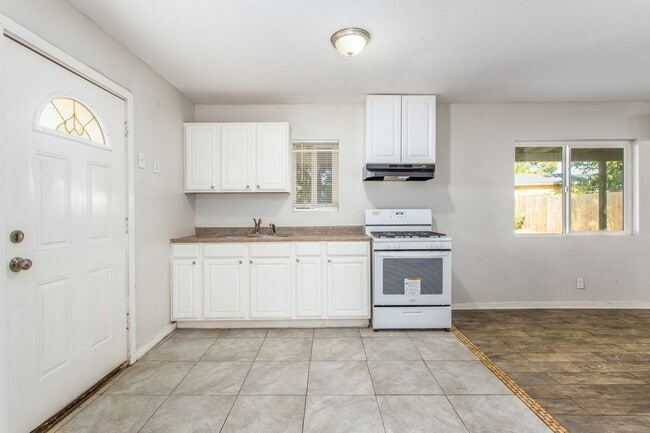 Photo - 14993 Yucca Ave Unit #B